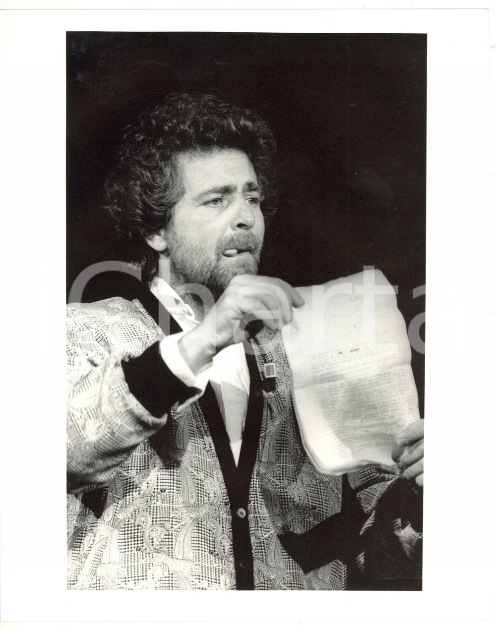 Fotografia d epoca originale 1985 ca Ristampa 1990 TEATRO Beppe GRILLO sul palco 3 Foto 1