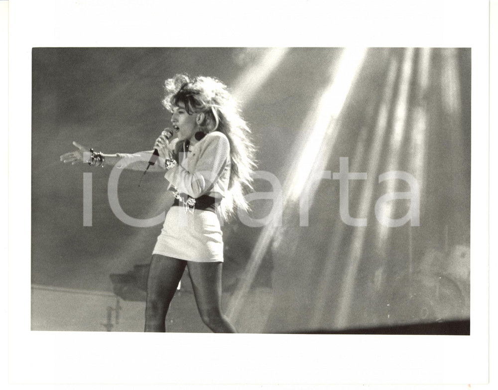 Fotografia d epoca originale 1990 ca MUSIC Ritratto di Jo SQUILLO in concerto  Foto 25x20 cm 1