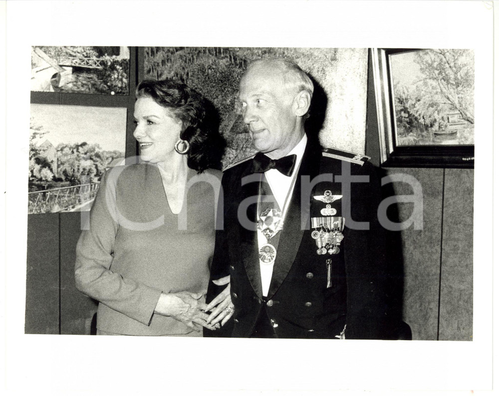 1990 ca USA Ritratto di Jane RUSSELL con l'astronauta Buzz ALDRIN - Foto 25x20