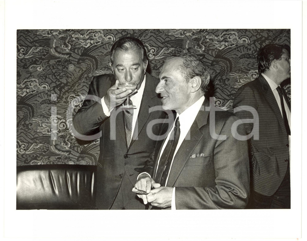 1990 ca ROMA - RAI Biagio AGNES - Enrico MANCA fuma un sigaro *Foto 25x20 cm