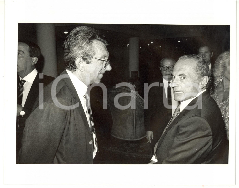 1990 ca ROMA - RAI Enrico MANCA a colloquio con Luigi MATTUCCI - Foto 25x20