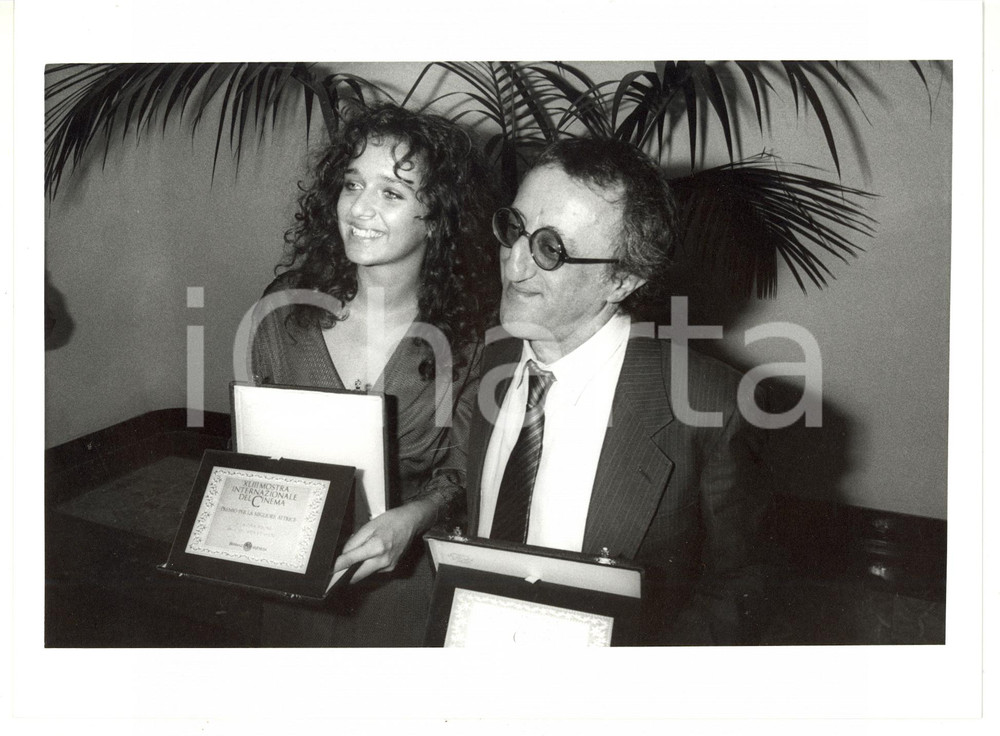 1986 VENEZIA - MOSTRA DEL CINEMA Premiazione Valeria GOLINO e Carlo DELLE PIANE