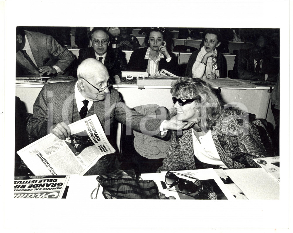 1987 RIMINI 44° Congresso PSI - Vittorio CRAXI scherza con Caterina CASELLI 