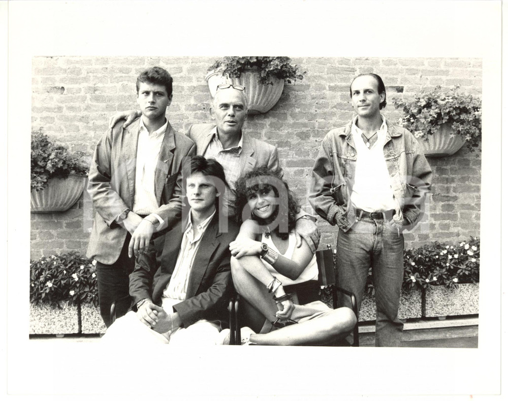 1988 VENEZIA - CINEMA Pasquale SQUITIERI - Giulia FOSSÀ - Igor ZALEWSKY *Foto Fotografia di agenzia. CONDIZIONI: G (ma piccola piegatura all'angolo superiore destro)FORMATO: 25x20 cm  originale e autentica 1