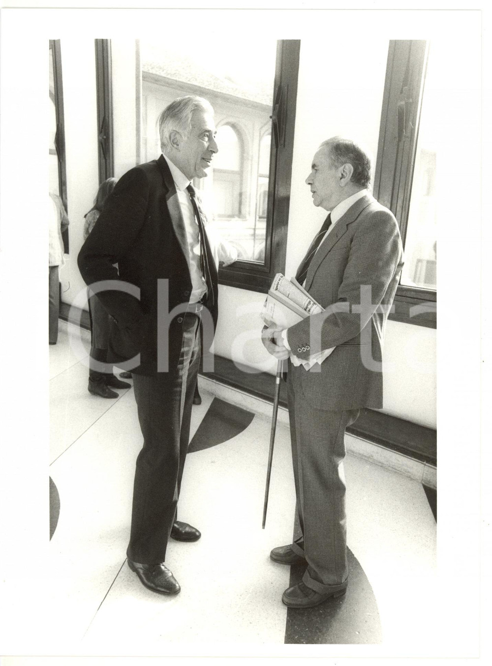 1986 MILANO Convegno POLITEIA - Enzo TORTORA discute con Federico MANCINI - Foto