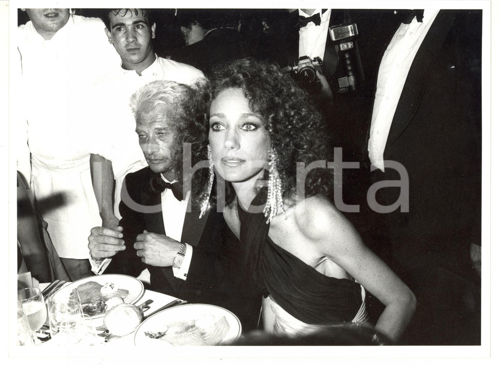 1990 ca CINEMA Marisa BERENSON a cena con Johnny HALLYDAY - Foto 24x18 cm