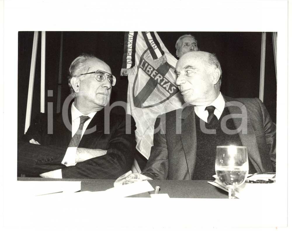 1989 MILANO Convegno DC - Guido CARLI discute con Emilio COLOMBO *Foto 25x20