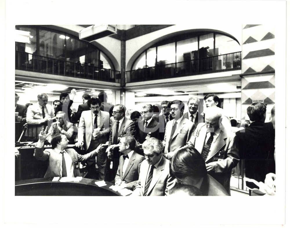 1987 MILANO Borsa Italiana - Folla di broker - Fotografia VINTAGE 25x20 cm