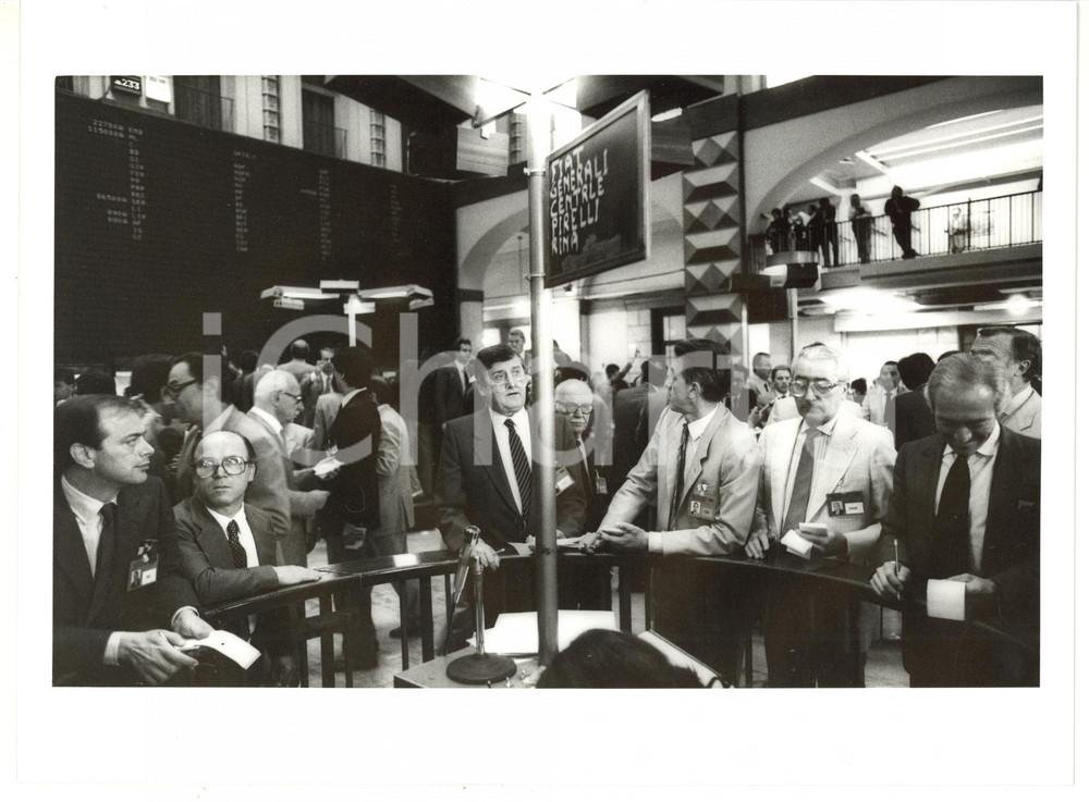 Fotografia d epoca originale 1987 MILANO Borsa Italiana  Broker seguono andamento dei titoli Foto 1