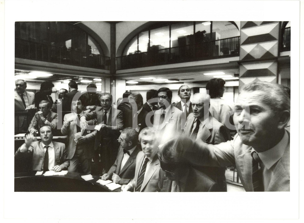 1987 MILANO Borsa Italiana - Broker seguono andamento titoli (2) - Foto 24x18 cm