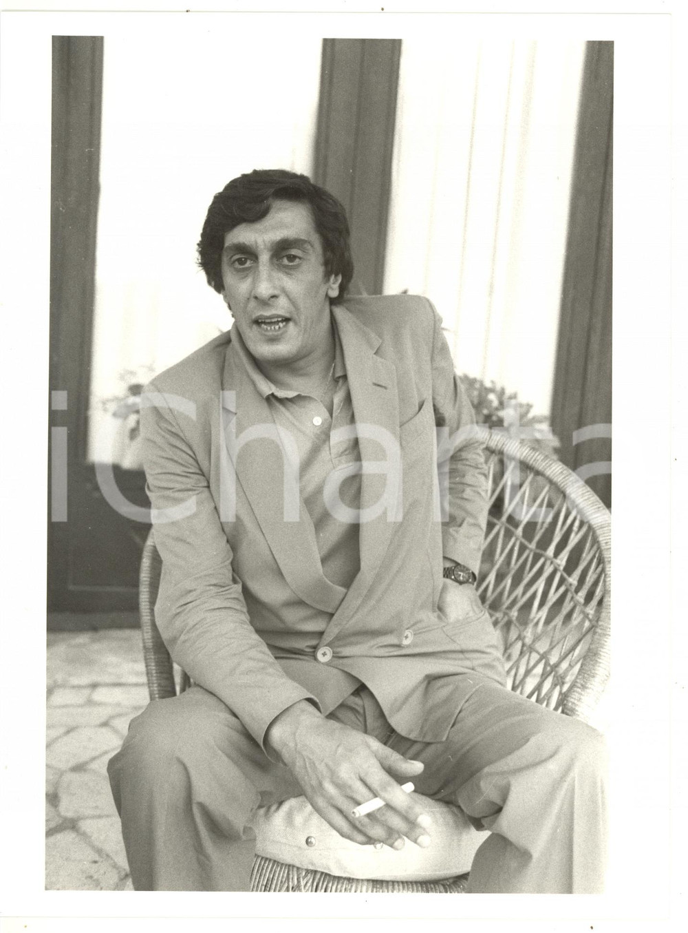 1985 ca CINEMA Attore Flavio BUCCI fuma una sigaretta - Foto 20x25 cm