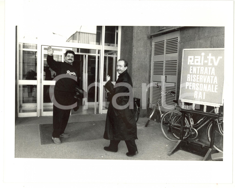 1985 ca RAI - TV Enzo BRASCHI e Sergio VASTANO all'entrata degli studi