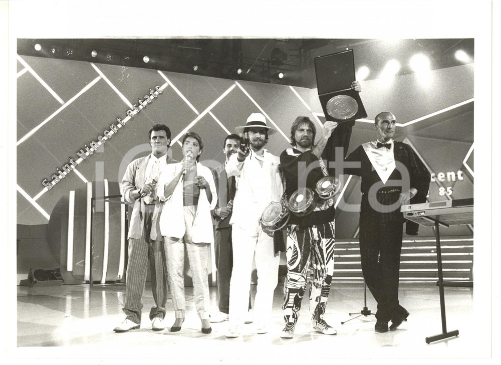 1985 SAINT VINCENT ESTATE - MUSIC Tony ESPOSITO premiato da Anna PETTINELLI
