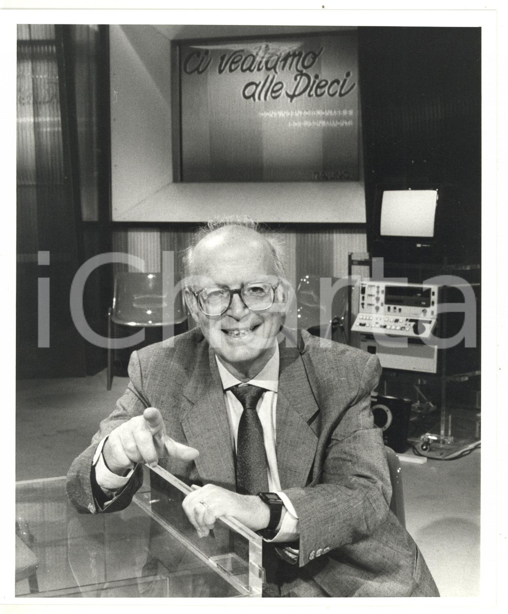 1990 ca RAI UNO - CI VEDIAMO ALLE DIECI Vincenzo BUONASSISI in studio *Foto