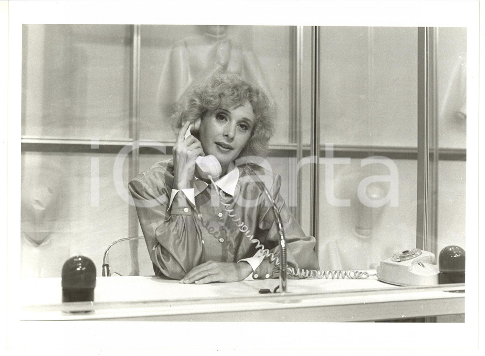 1985 ca RAI Ritratto di Daisy WENDER al telefono *Foto VINTAGE 24x18 cm