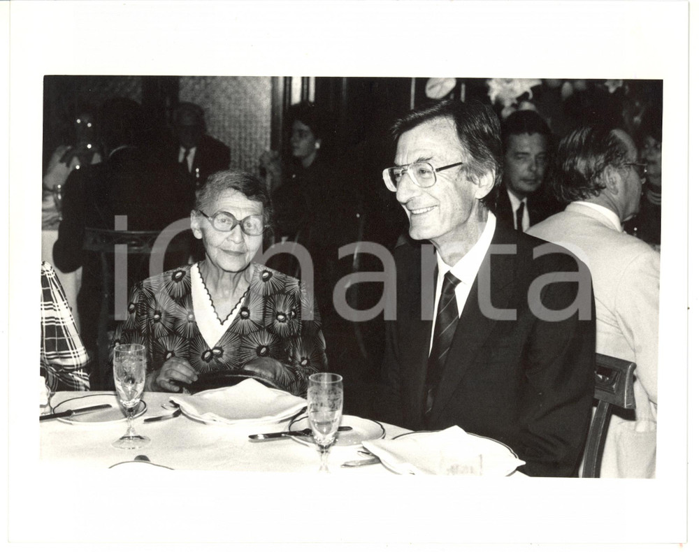 1990 ca CINEMA Il regista Carlo LIZZANI a cena *Foto VINTAGE 25x20 cm