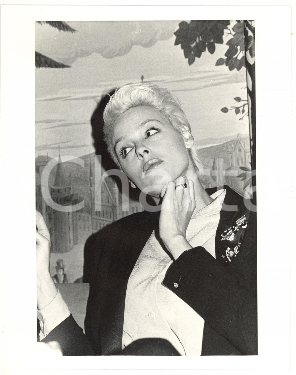 1987 MILANO Brigitte NIELSEN presenta "Every body tells a story" - Foto (4) Fotografia di agenzia. Foto scattata presso la Terrazza Martini.CONDIZIONI: GFORMATO: 20x25 cm    originale e autentica 1