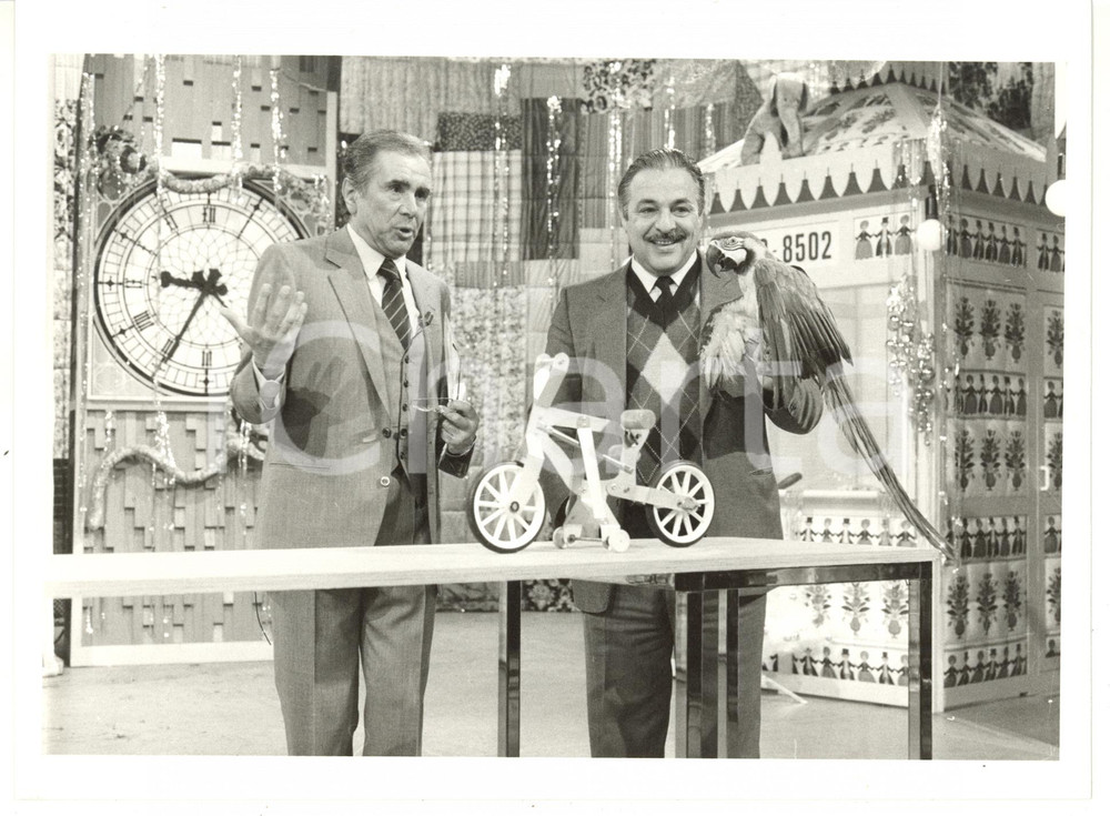 1980 ca RAI DUE - PORTOBELLO Enzo TORTORA con il pappagallo *Foto 24x18 cm