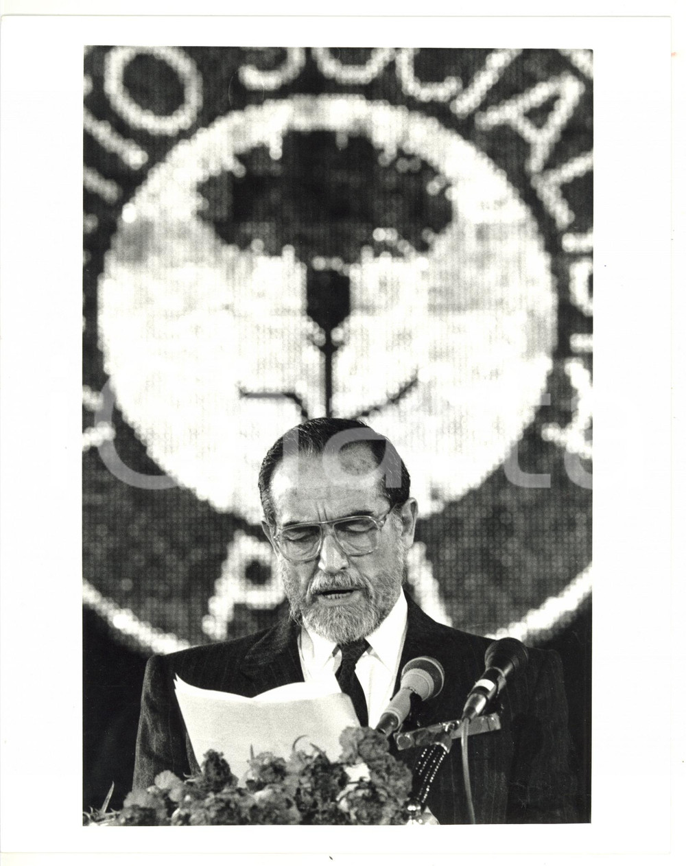 Fotografia d epoca originale 1987 RIMINI 44° Congresso PSI Intervento di Vittorio GASSMAN Foto 20x25 cm 1