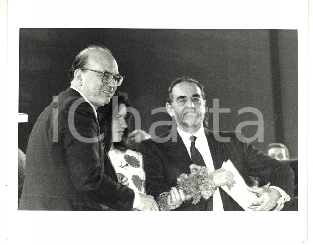 Fotografia d epoca originale 1987 RIMINI 44° Congresso PSI  Vittorio GASSMAN con Bettino CRAXI  Foto 25x20 1