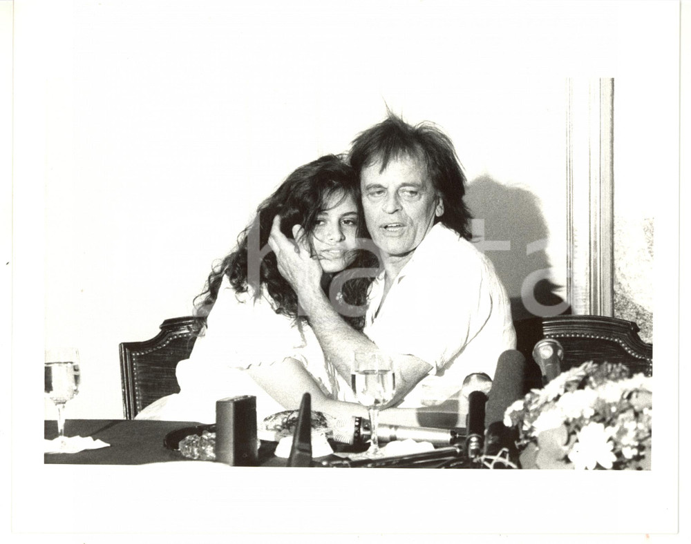 Fotografia d epoca originale 1988 CANNES Festival del Cinema  Klaus KINSKI con Debora CAPRIOGLIO Foto 1