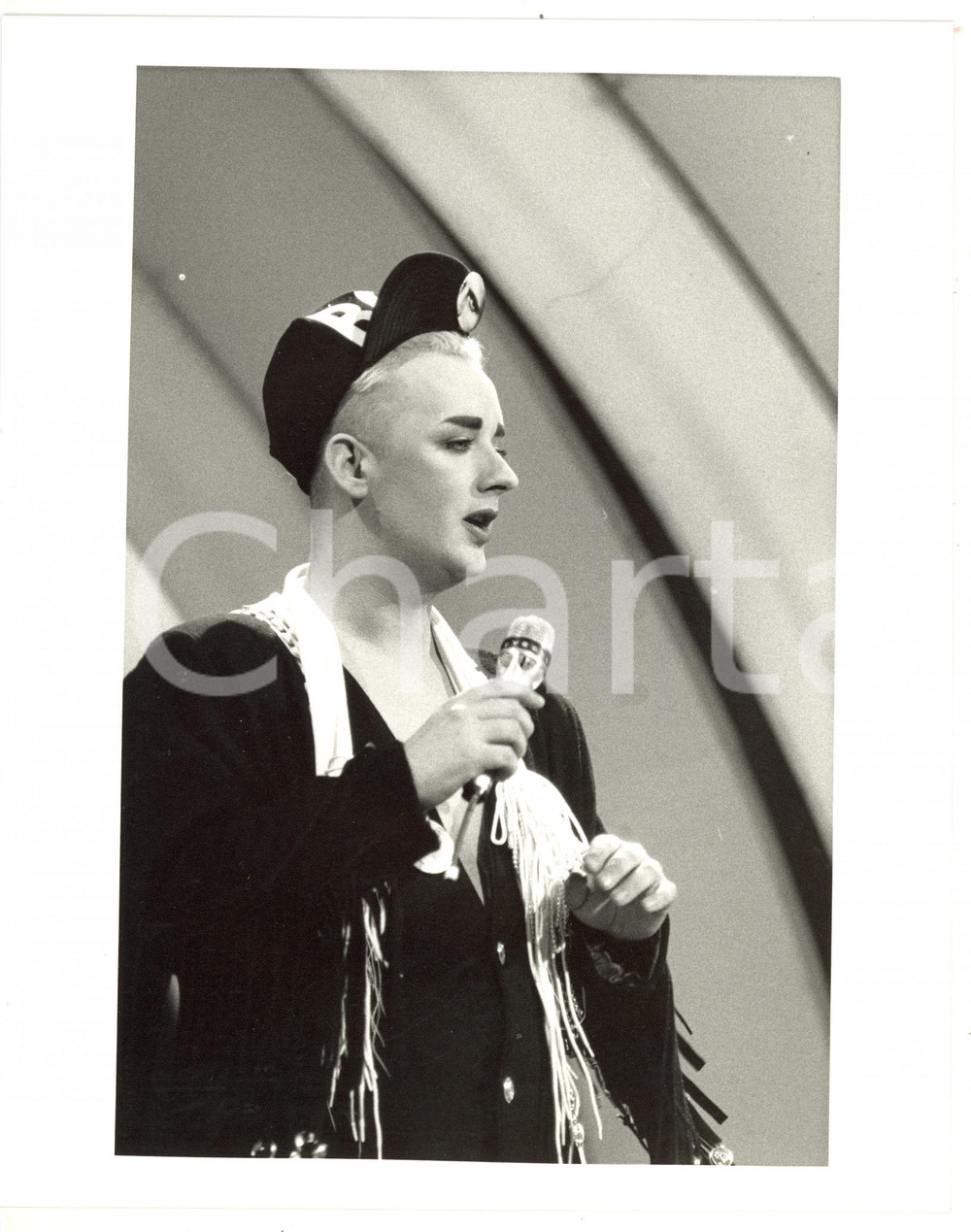 Fotografia d epoca originale 1987 SAINT VINCENT ESTATE  MUSIC  BOY GEORGE sul palco  Foto 20x25 cm 1