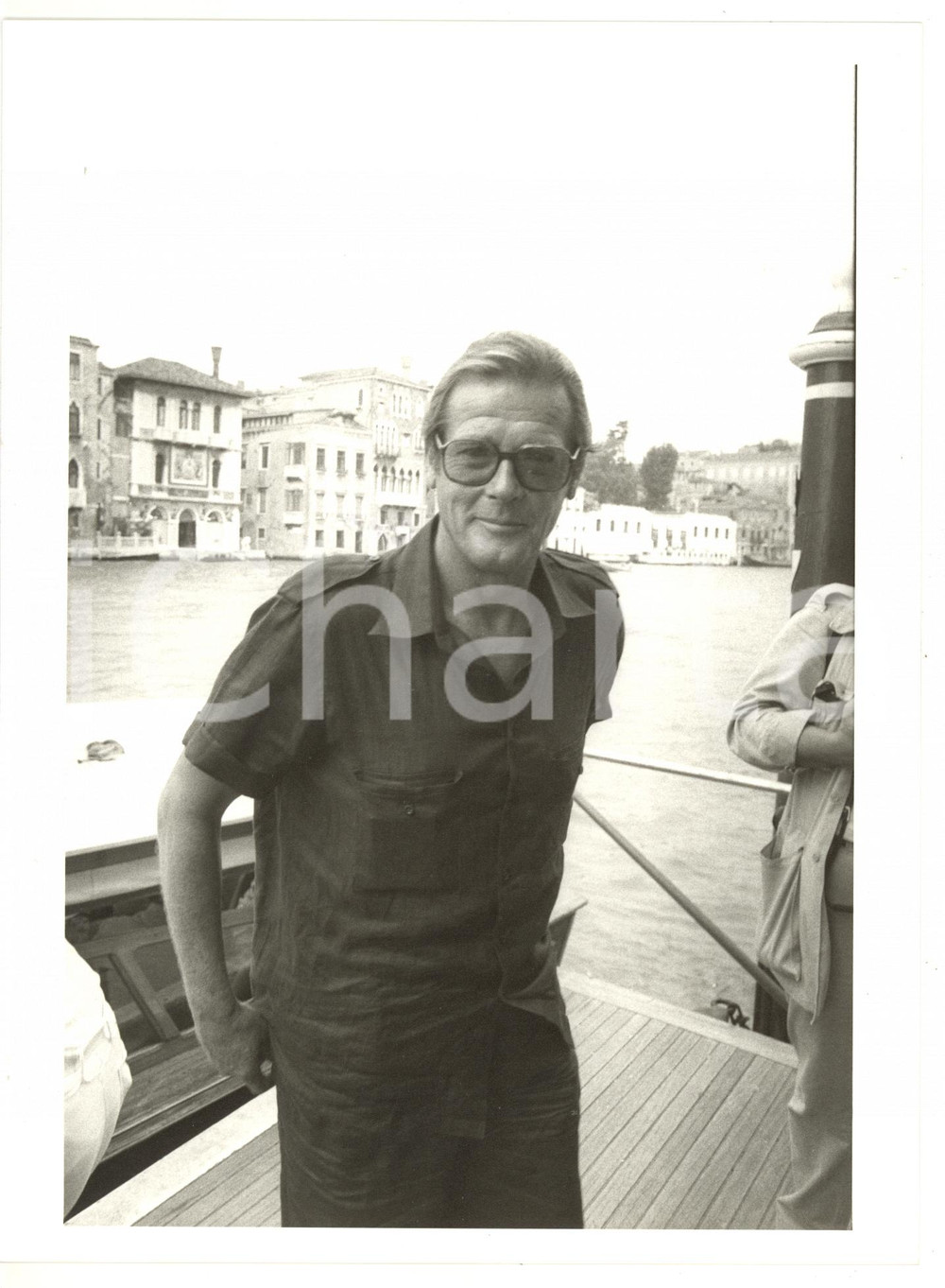 1983 VENEZIA Mostra del Cinema - Ritratto dell'attore Roger MOORE *Foto 18x24 cm
