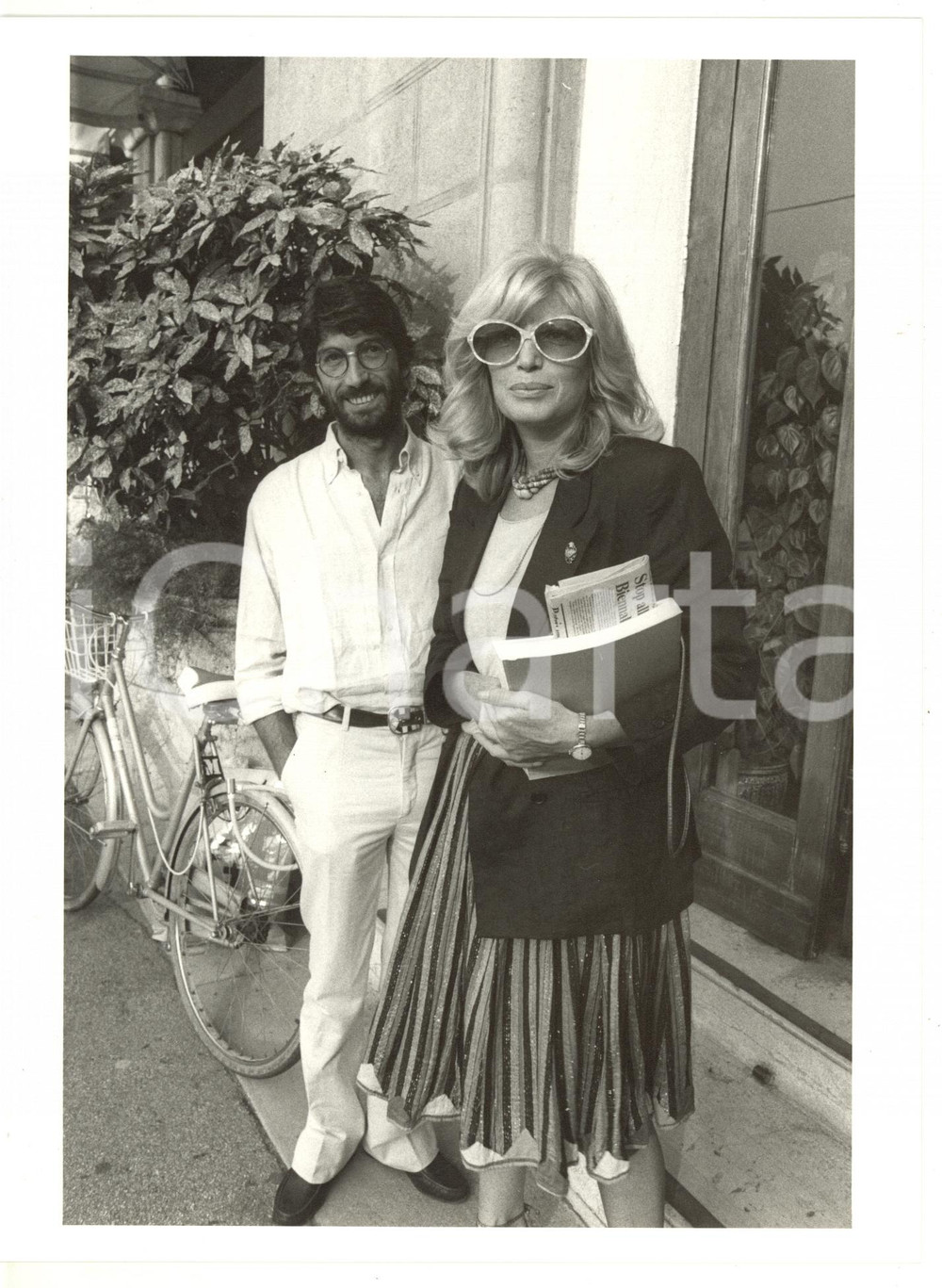 Fotografia d epoca originale 1985 ca ITALIA COSTUME  Monica VITTI con Roberto RUSSO Foto 1