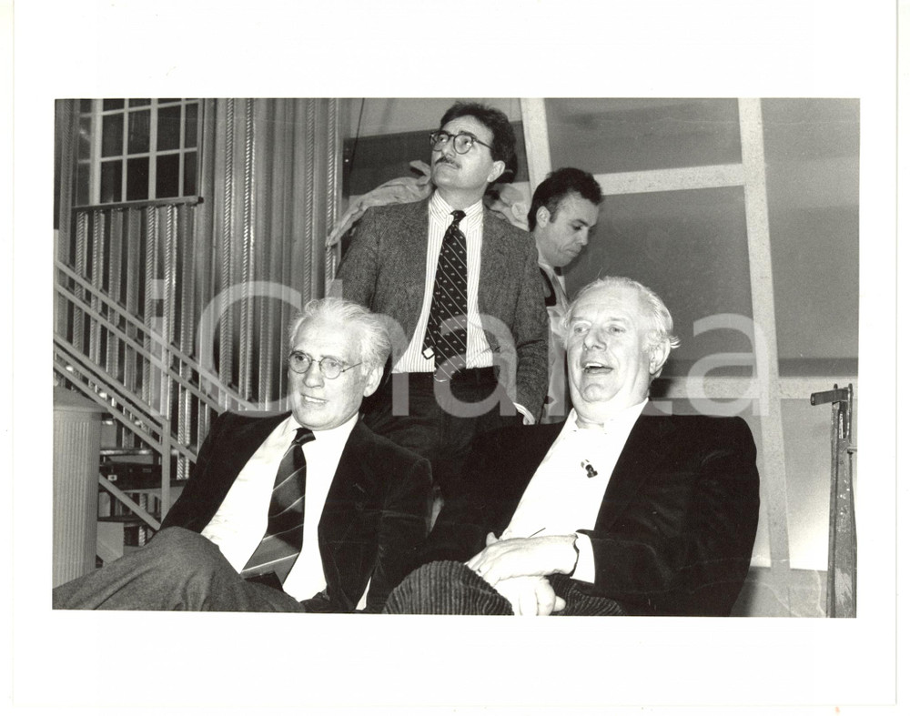 1990 ca RAI Intervista ad Angelo GUGLIELMI e Dario FO *Foto VINTAGE 25x20 cm