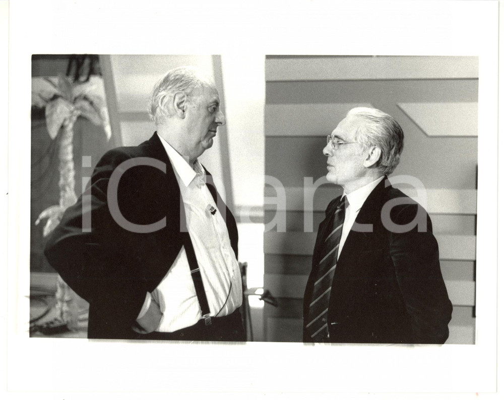1990 ca RAI Angelo GUGLIELMI discute con Dario FO *Foto VINTAGE 25x20 cm