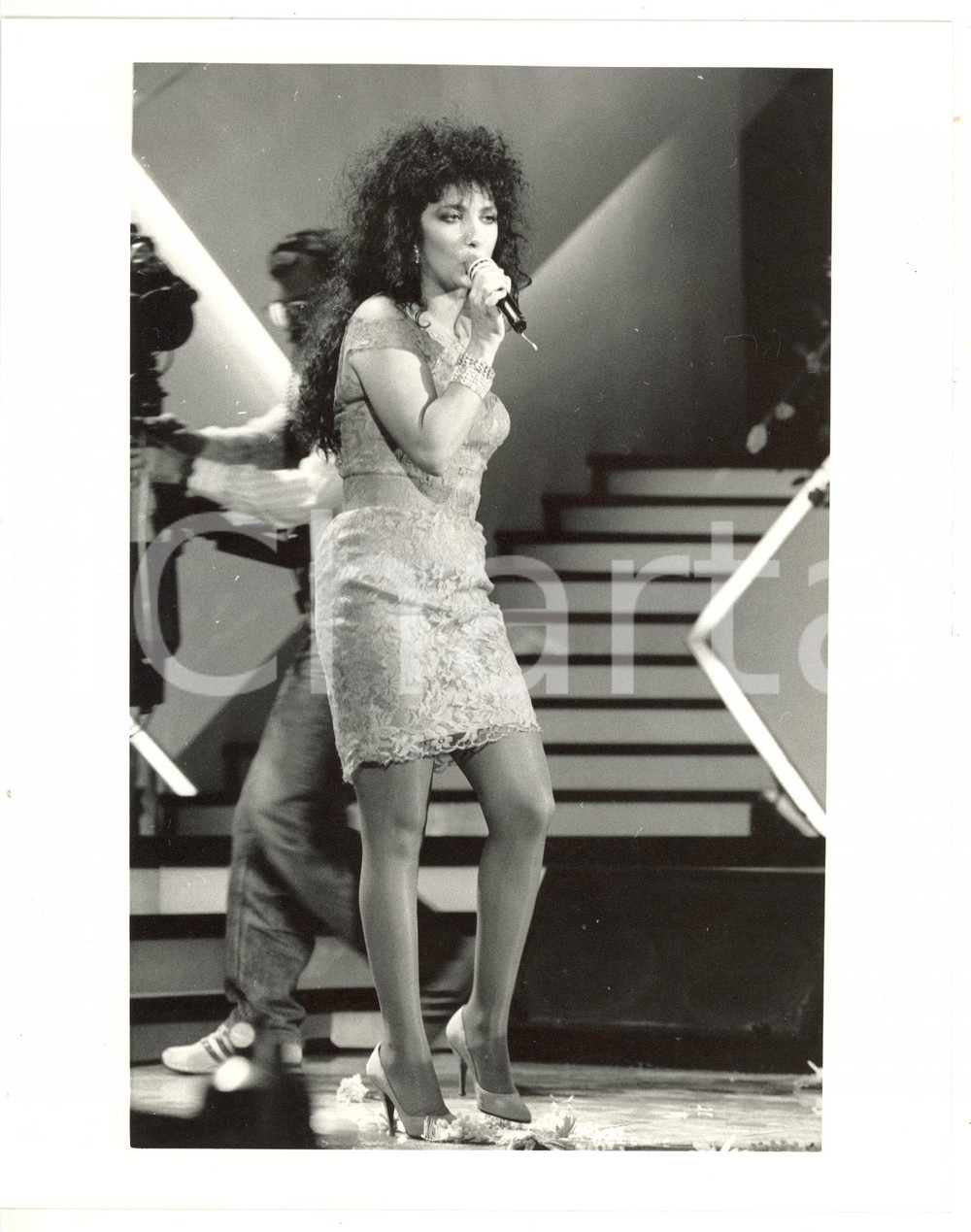 1985 ca SANREMO Marcella BELLA si esibisce sul palco - Foto VINTAGE 20x25 cm