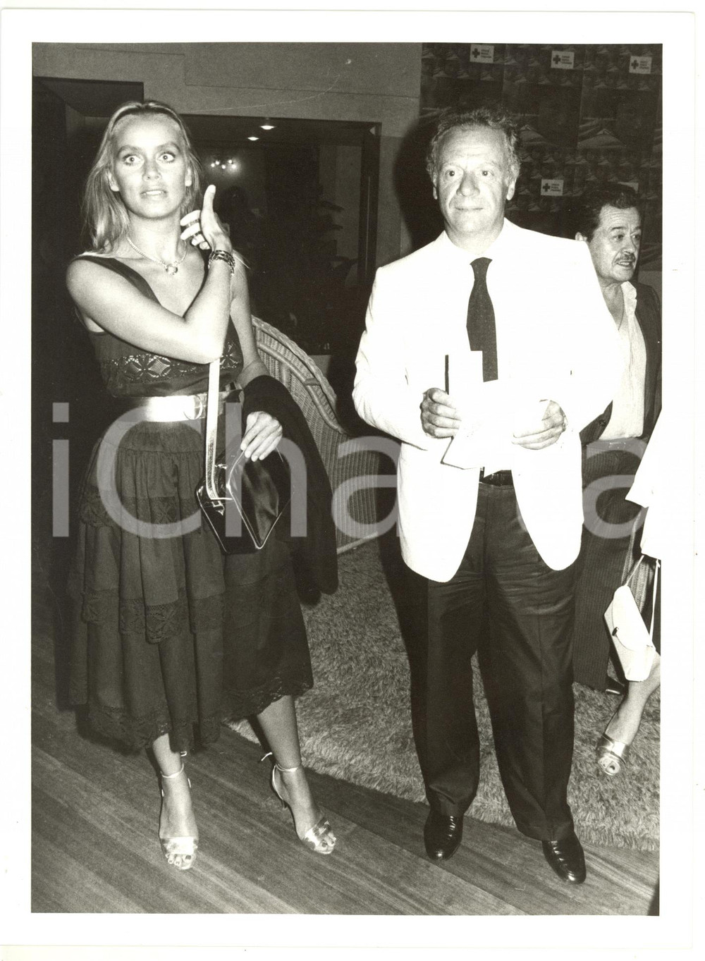 1990 ca COSTUME ITALIA Johnny DORELLI a un party con Gloria GUIDA *Foto