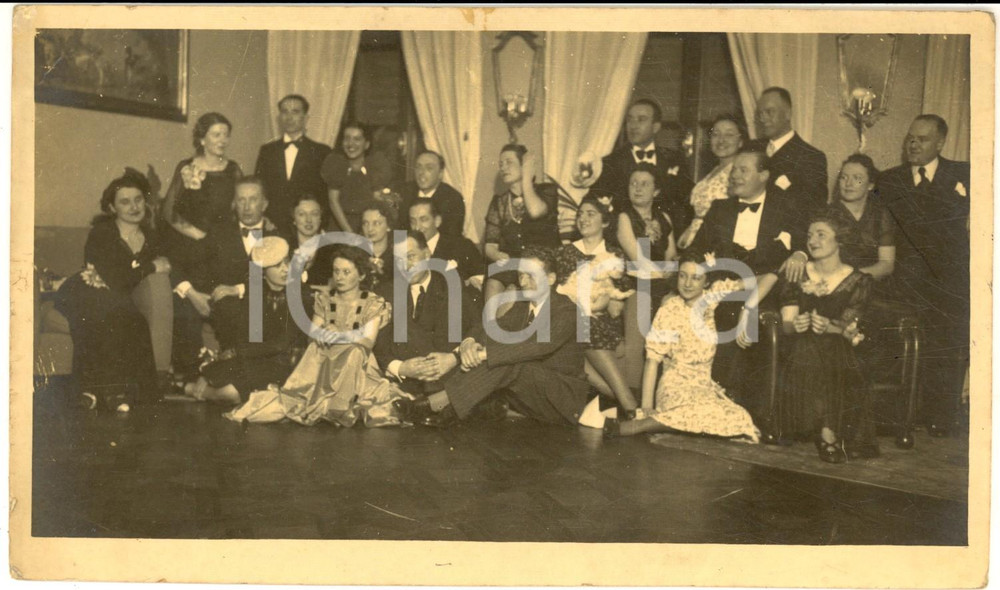 1950 ca MILANO (?) CARNEVALE - Festa in maschera tra amici - Foto CURIOSA (3)