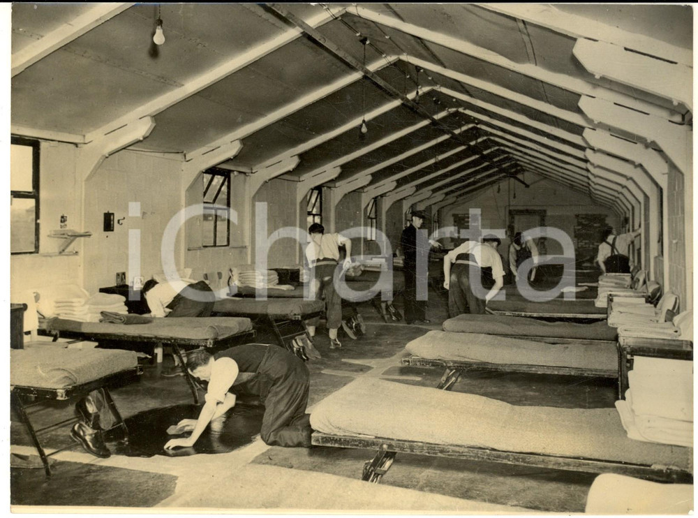 1953 GRENDON HALL (UK) A dormitory in the new security prison - Photo 20x15