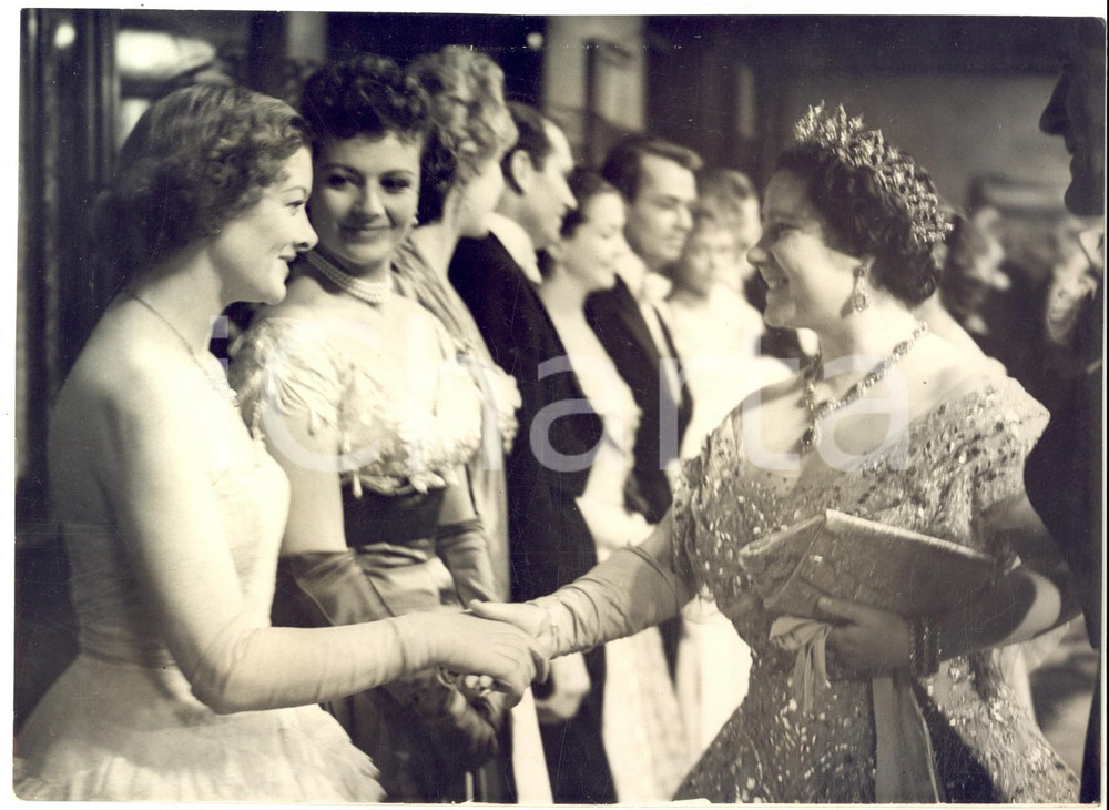 1949 LONDON Myrna LOY meets Queen Elizabeth at the Royal Film Performance *Photo
