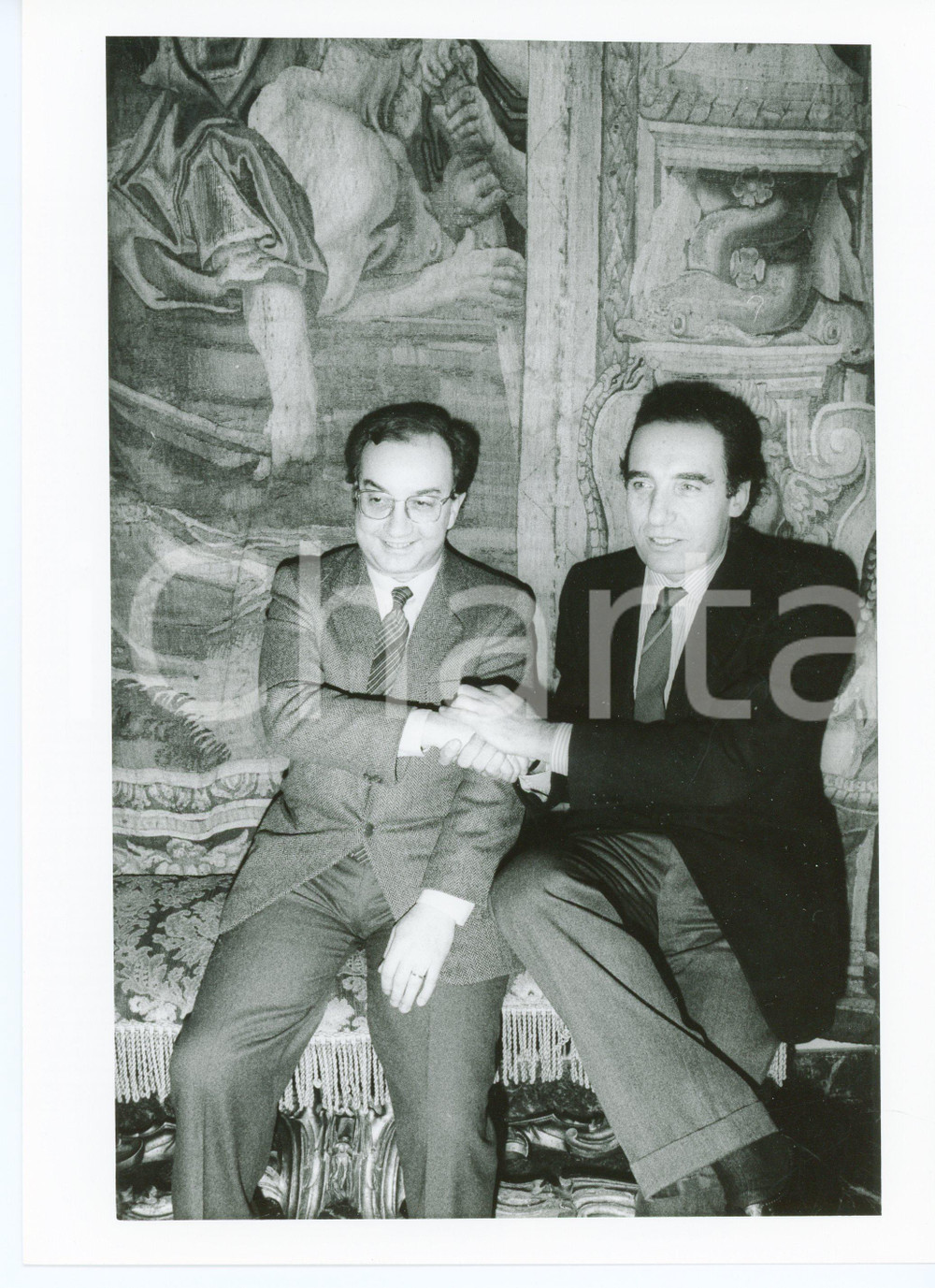 1990 ca MILANO Stretta di mano tra Carlo TOGNOLI e Paolo PILLITTERI - Foto
