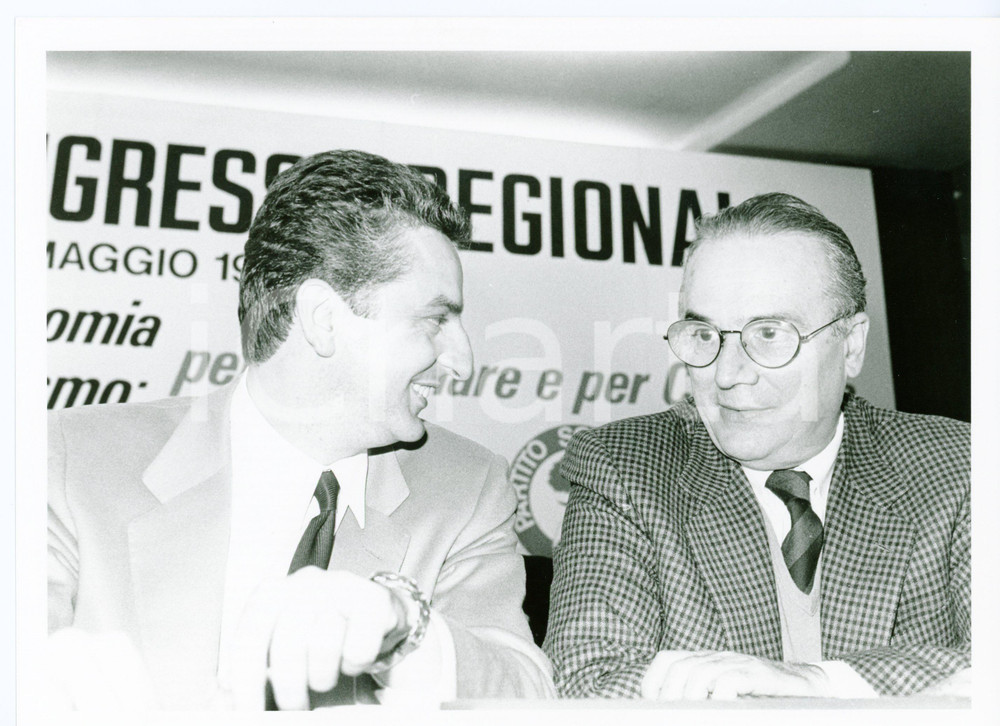 1989 MILANO Congresso regionale PSI Ugo FINETTI Antonio NATALI Foto 24x18 cm (2) Fotografia di agenzia. GOOD/buono  Formato: 24x18 originale e autentica 1