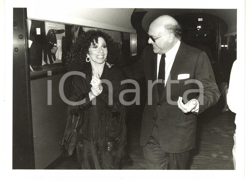 1984 VENEZIA - CINEMA Julia MIGENES a passeggio con Francesco ROSI *Foto 24x18