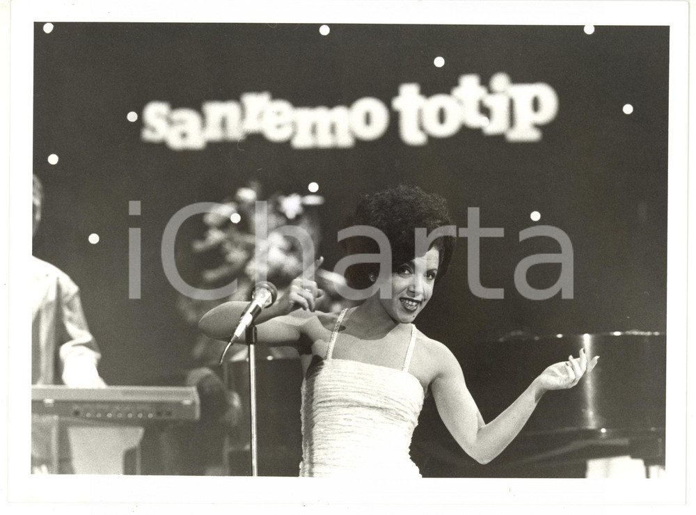 1985 FESTIVAL DI SANREMO Antonella RUGGIERO sul palco *Foto VINTAGE 24x18 cm