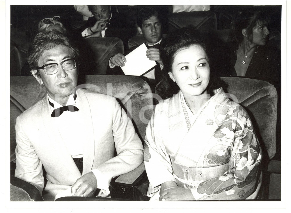 1986 CANNES - CINEMA Regista Nagisa OSHIMA in platea con la moglie *Foto 24x18