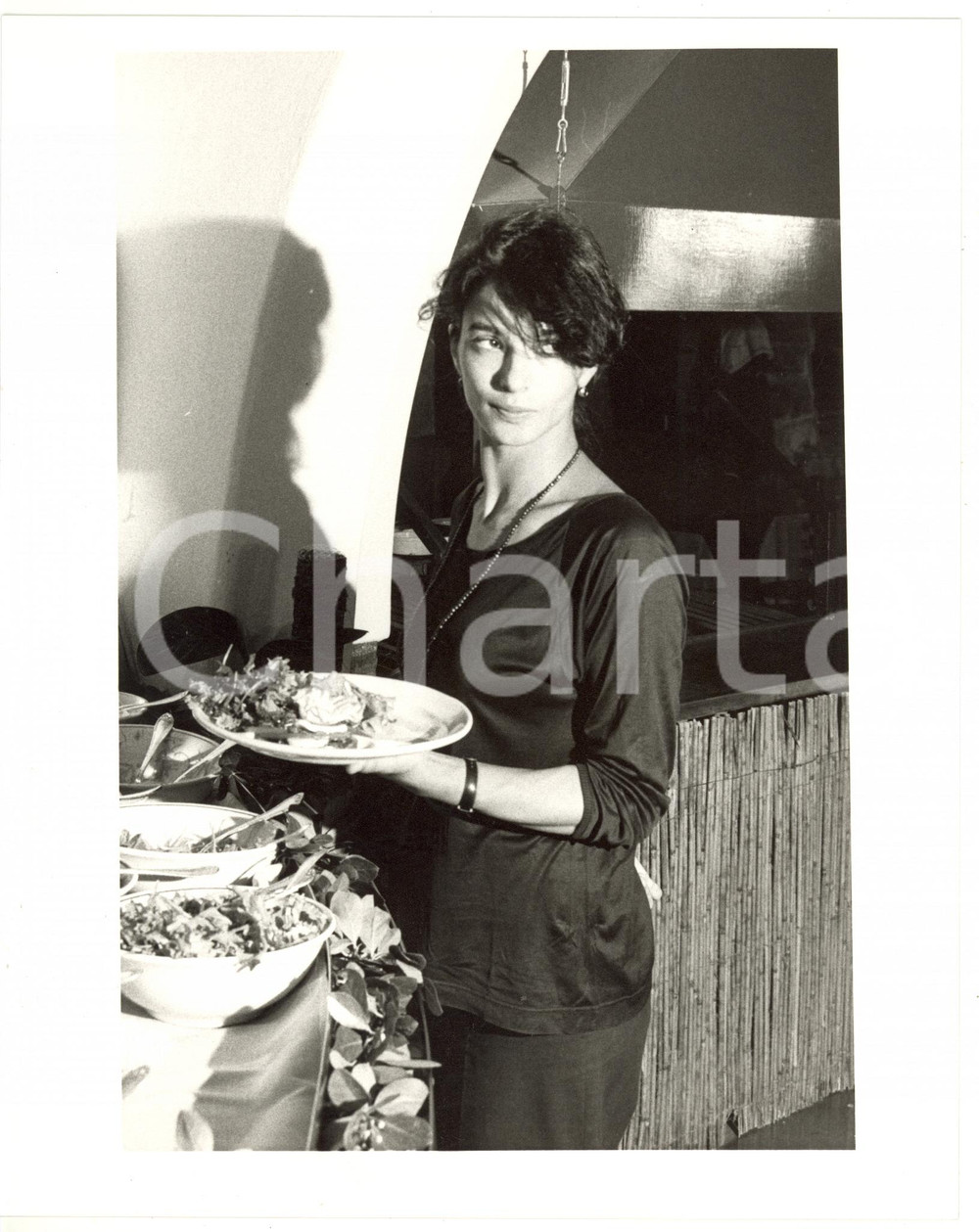 1987 VENEZIA - CINEMA Laura MORANTE durante il buffet *Foto VINTAGE 20x25 cm