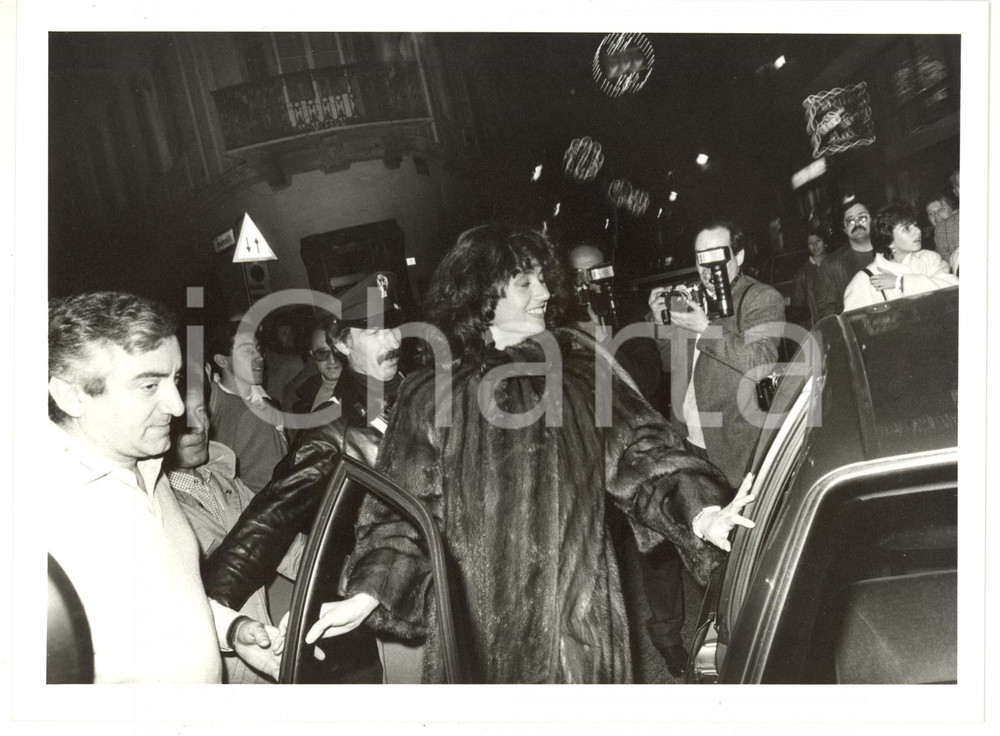 1985 SANREMO Cantante Gigliola CINQUETTI in pelliccia *Foto VINTAGE 24x18 cm