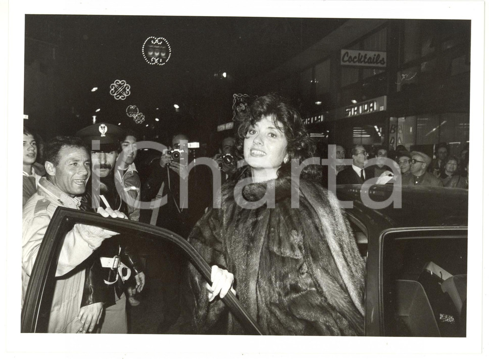 1985 SANREMO Gigliola CINQUETTI in arrivo al Teatro Ariston *Foto 24x18