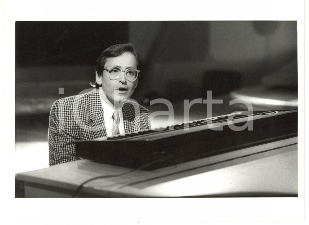 1985 ca COSTUME Ritratto di Stephen SCHLAKS al pianoforte *Foto VINTAGE 24x18 cm