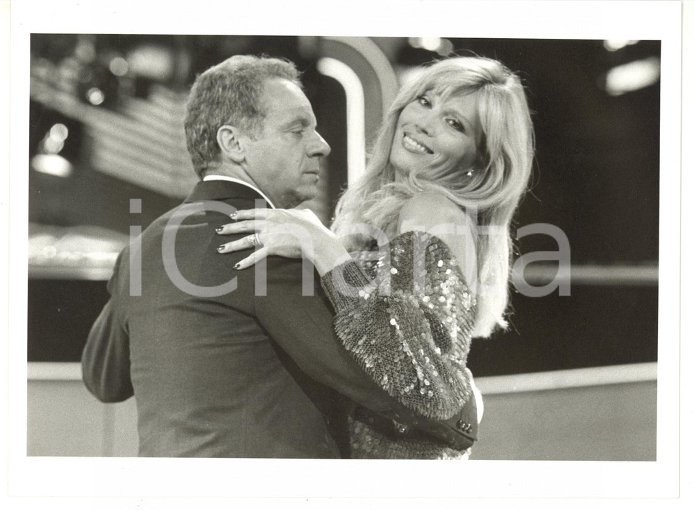 1985 ca PREMIATISSIMA Johnny DORELLI danza con Amanda LEAR *Foto 24x18
