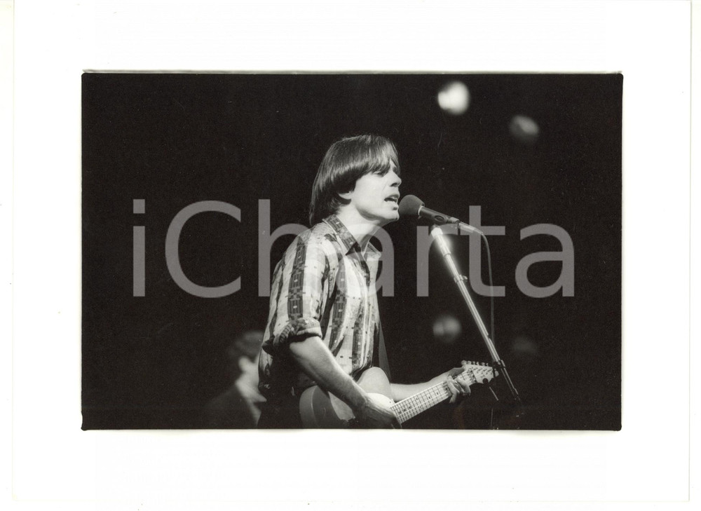 1990 ca MUSICA Cantante USA Jackson BROWNE sul palco - Foto VINTAGE 24x18 cm