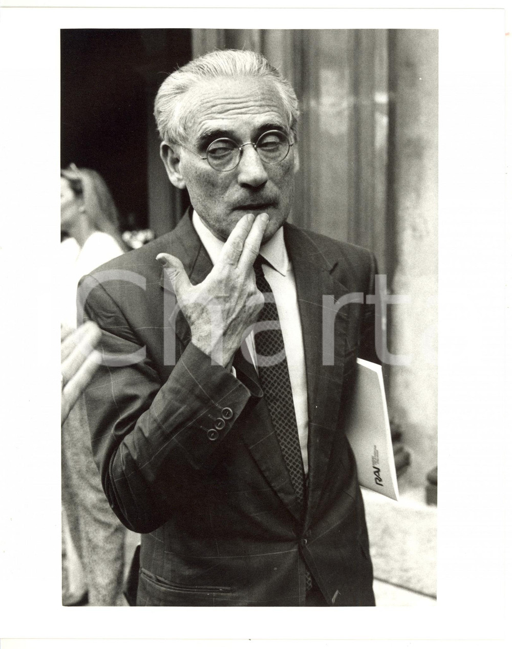 1990 ca RAI TRE Ritratto del direttore Angelo GUGLIELMI - Foto VINTAGE 20x25 cm