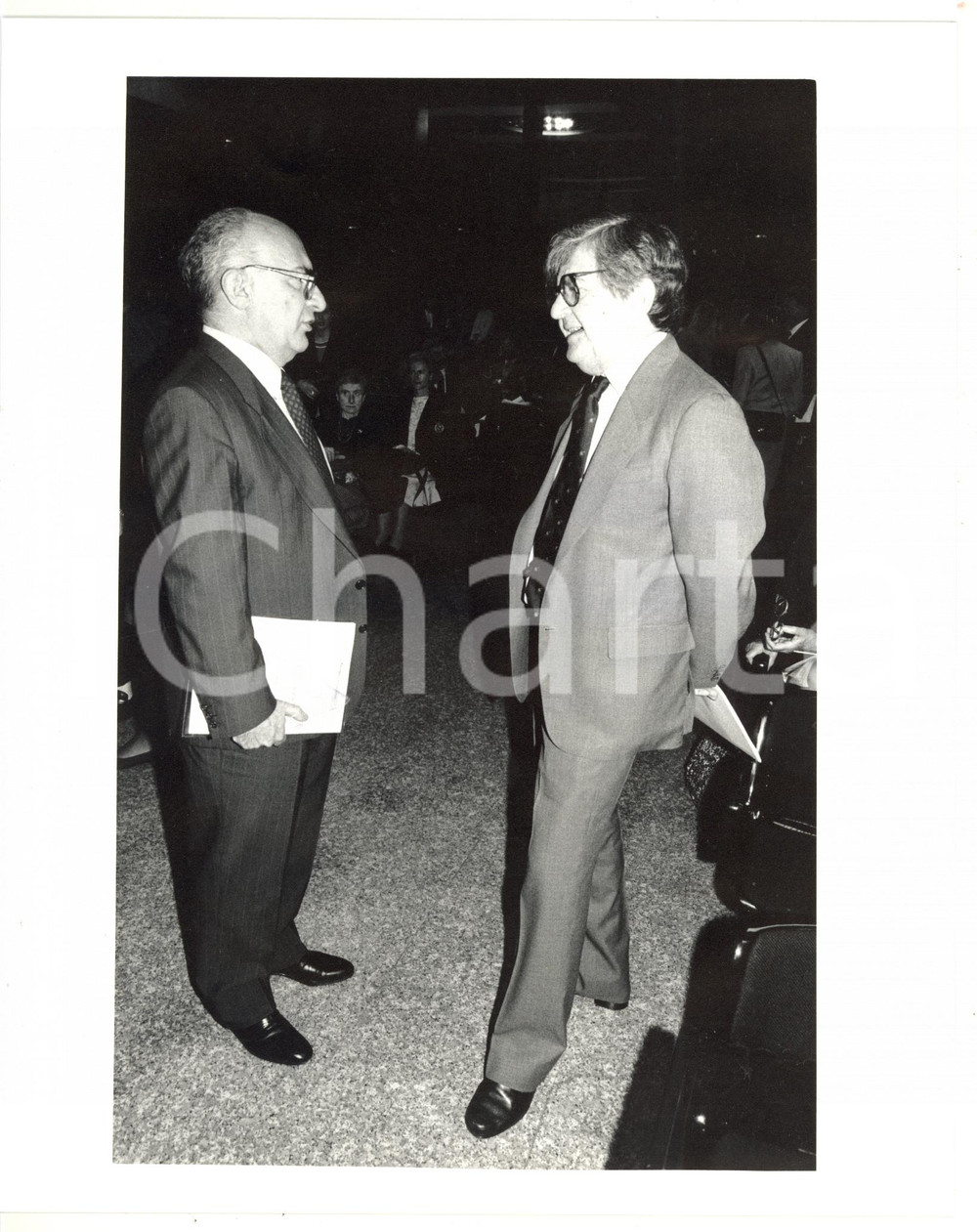 1988 MILANO Abraham Michael ROSENTHAL discute con Gaetano SCARDOCCHIA *Foto