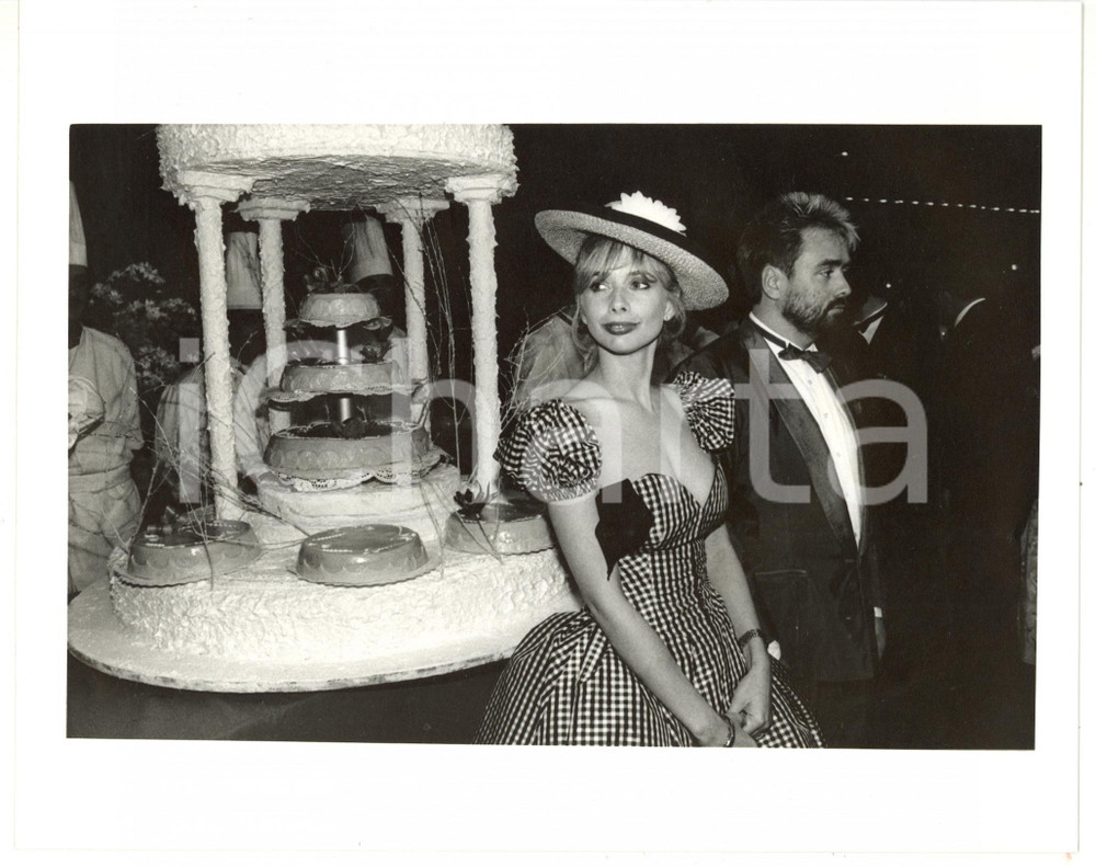 1988 CANNES Festival del Cinema - Attrice Rosanna ARQUETTE al taglio della torta