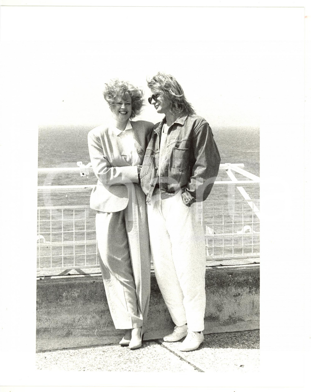 1988 CANNES Melanie GRIFFITH sul lungomare con STING *Foto 20x25 cm
